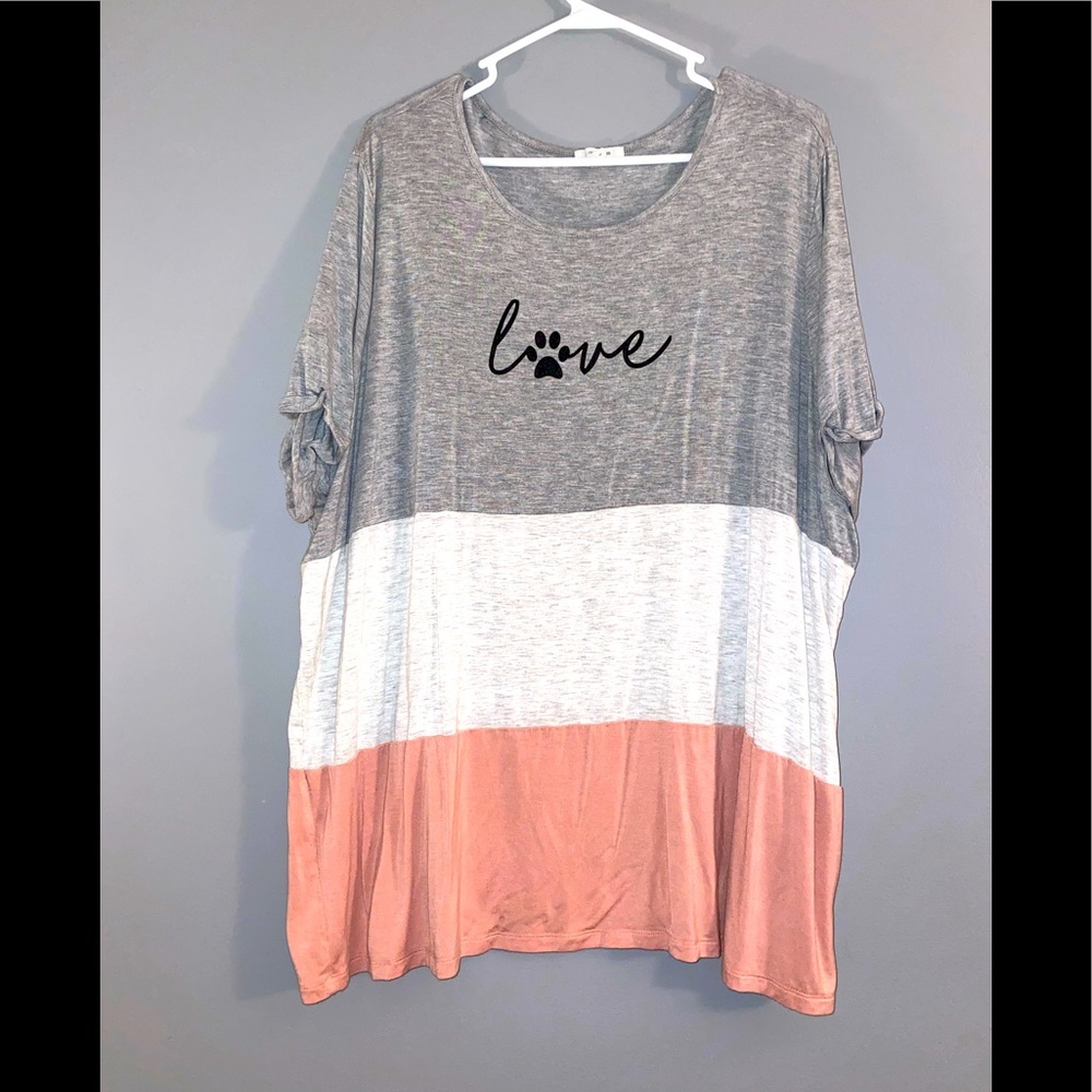 L🐾VE women’s tee